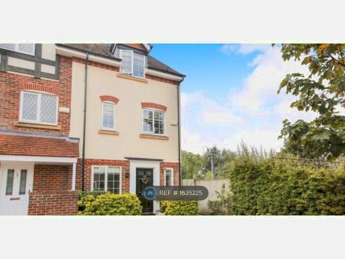 3 Bedroom End Of Terrace House To Rent In Arderne Place, Alderley Edge, SK9