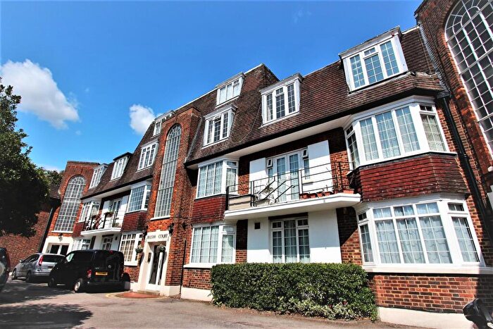 2 Bedroom Flat To Rent In Bush Court, Crown Lane, Southgate, N14