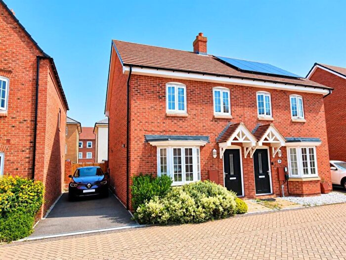 3 Bedroom Semi Detached House For Sale In Archer Street, Great Denham, Bedford, MK40