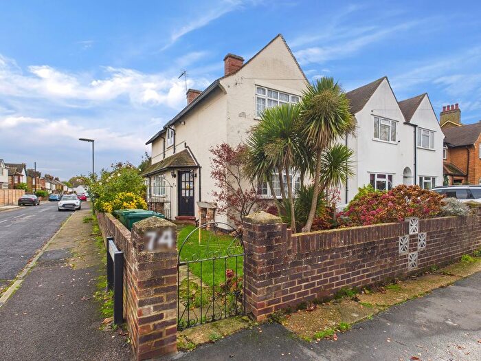 3 Bedroom End Terrace House For Sale In Old Charlton Road, Shepperton, Surrey, TW17