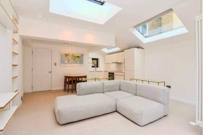 2 Bedroom Flat To Rent In Linnell Road, Camberwell, London, SE5