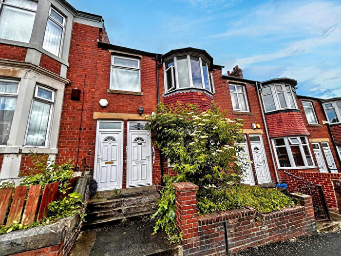 3 Bedroom Flat For Sale In Saltwell Street, Bensham, Gateshead, Tyne And Wear, NE8