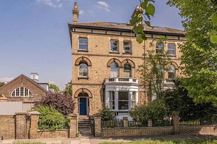 1 Bedroom Flat To Rent In Church Grove, Hampton Wick, KT1