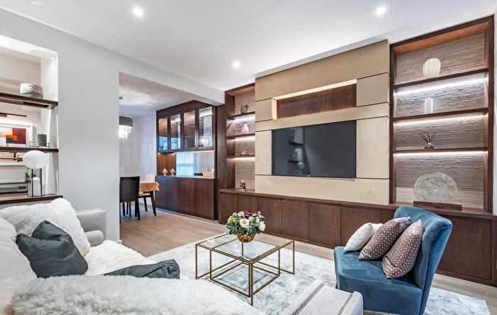 2 Bedroom Flat To Rent In Molyneux Street, Marylebone, London, W1H