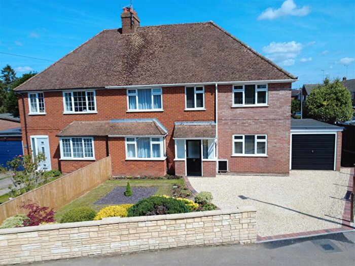 5 Bedroom Semi-Detached House For Sale In Fifth Road, Newbury, RG14