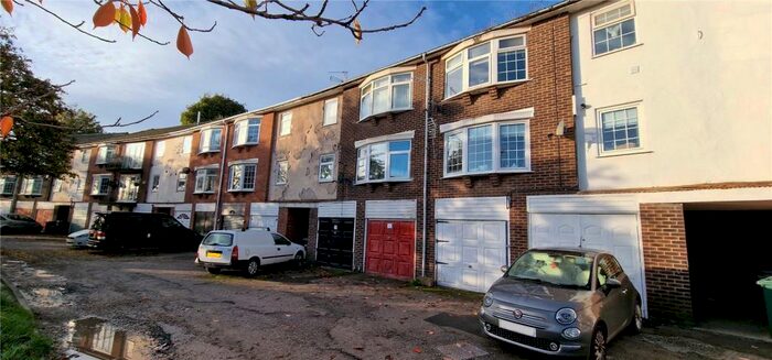 2 Bedroom Flat To Rent In Holme Lodge, Carlton, Nottingham, NG4
