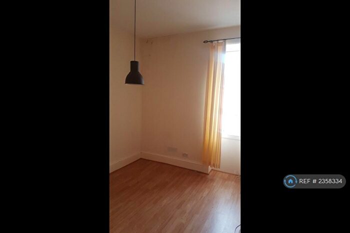 1 Bedroom Flat To Rent In Middleton Street, Glasgow, G51