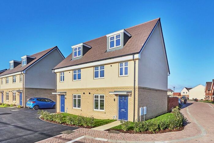 3 Bedroom Property To Rent In Falcon Way, St Albans, Herts AL4