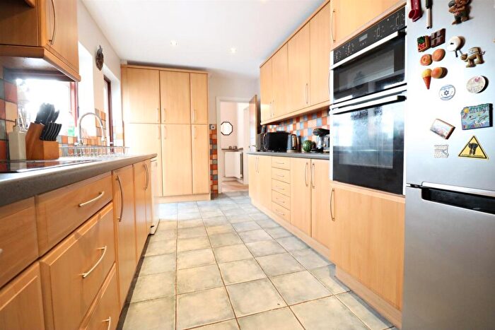 4 Bedroom Semi Detached House For Sale In St. Margarets Road, Edgware, HA8