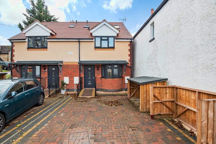 3 Bedroom Semi-Detached House To Rent In Old Road, Headington, OX3