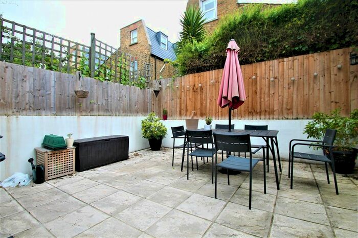 2 Bedroom Flat To Rent In Dagnan Road, Clapham South SW12