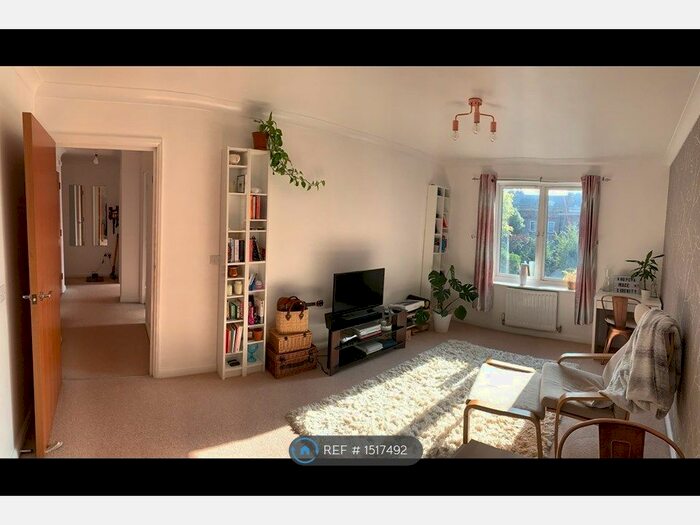 2 Bedroom Flat To Rent In Iliffe Close, Reading, RG1