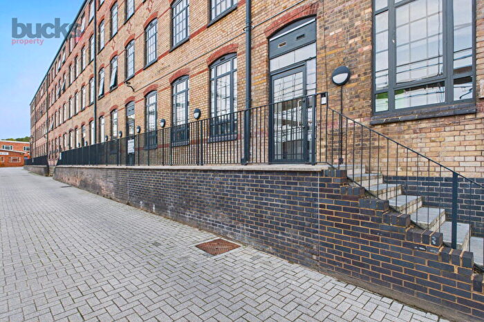 1 Bedroom Flat For Sale In Leigh Street, High Wycombe, Buckinghamshire, HP11