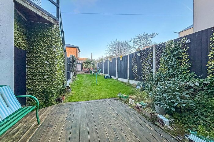 1 Bedroom Flat For Sale In Britannia Road, Westcliff-on-Sea, SS0