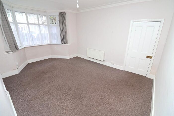 1 Bedroom Flat To Rent In St. Marys Road, Golders Green, NW11