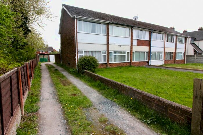 2 Bedroom Town House To Rent In Cannock Road, Willenhall, WV12