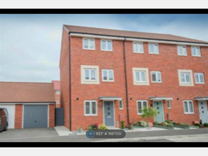 3 Bedroom Semi-Detached House To Rent In Cherry Banks, Emersons Green, Bristol, BS16