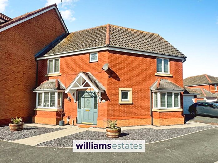 3 Bedroom End Of Terrace House For Sale In Ffordd Idwal, Prestatyn, LL19