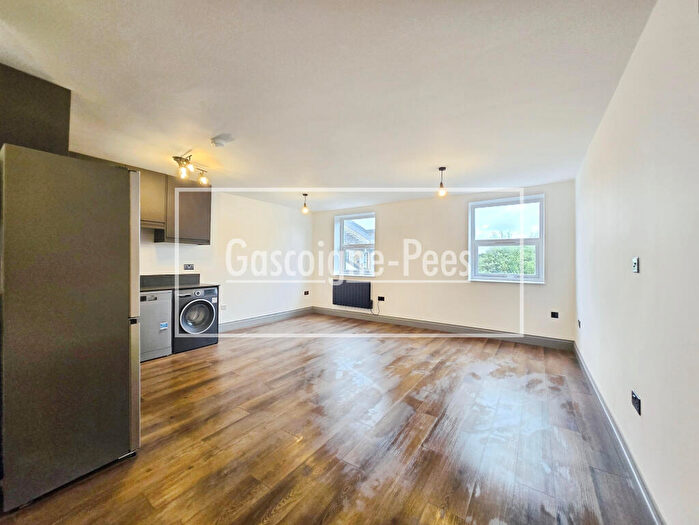 Flat To Rent In Central Road - Worcester Park, KT4