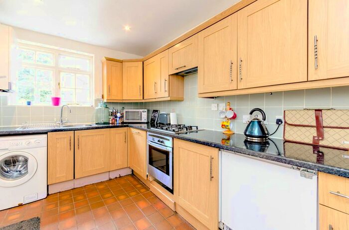 3 Bedroom Semi-Detached House To Rent In Cheselden Road, Guildford, Guildford, GU1