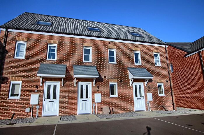 3 Bedroom End Terrace House To Rent In Ermin Close, Stockton-On-Tees, TS17