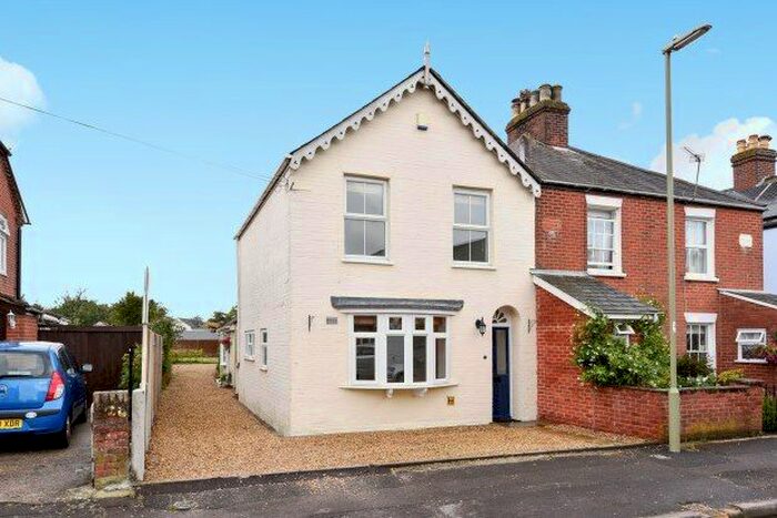 2 Bedroom Property To Rent In Westfield Road, Lymington, SO41