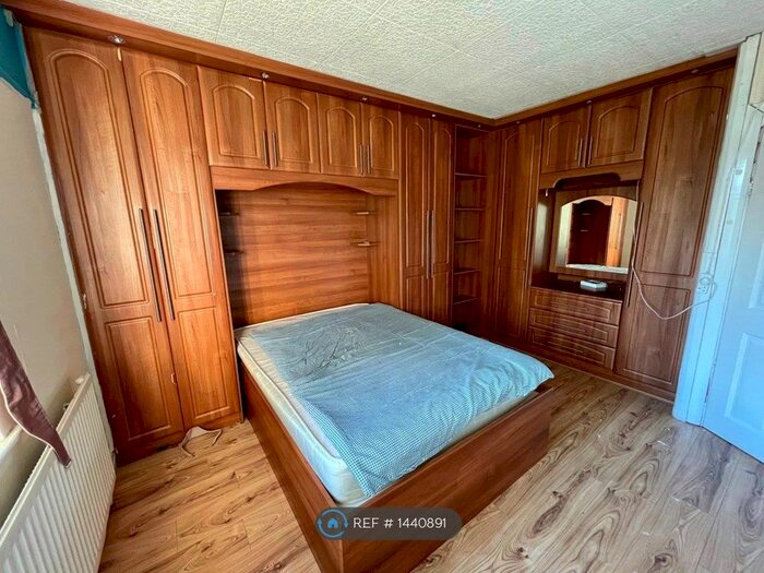 2 Bedroom Maisonette To Rent In Shakespeare Avenue, Feltham, TW14