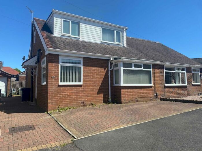 4 Bedroom Semi-Detached Bungalow To Rent In Grisedale Avenue, Thornham, OL2