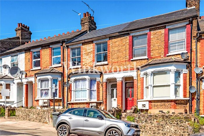 3 Bedroom Apartment To Rent In Steele Road, London, N17