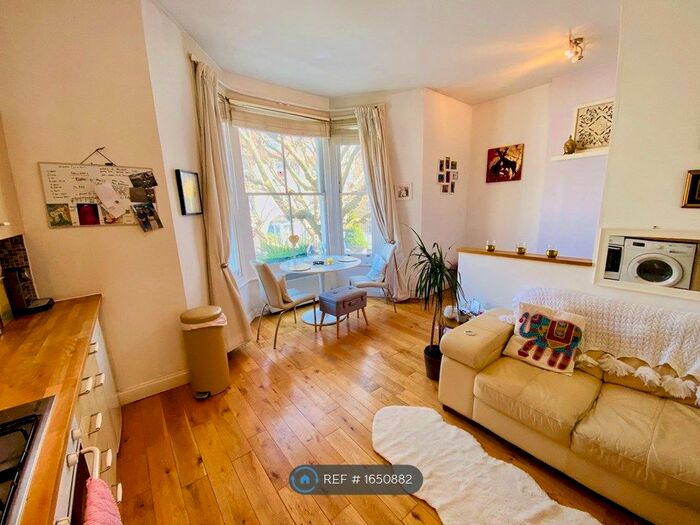 1 Bedroom Flat To Rent In Hammersmith Grove, London, W6