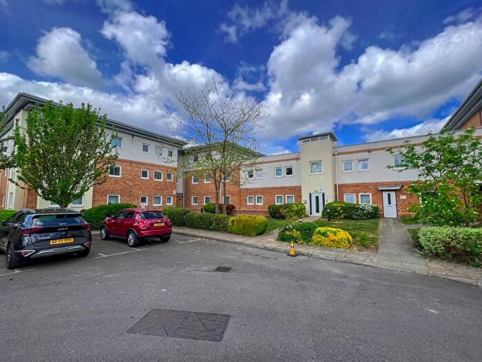 1 Bedroom Apartment For Sale In Pool Close, West Molesey, Surrey, KT8