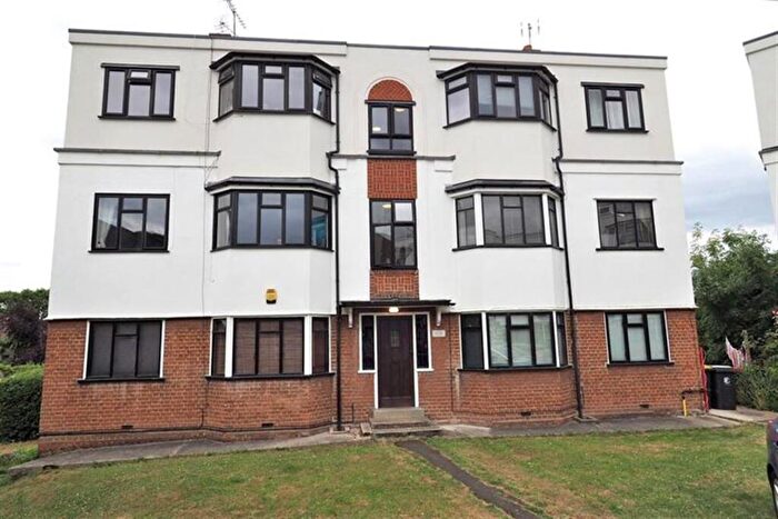 2 Bedroom Apartment To Rent In York Crescent, Loughton, IG10