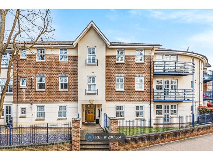 1 Bedroom Flat To Rent In Lower Kings Road, Kingston Upon Thames, KT2