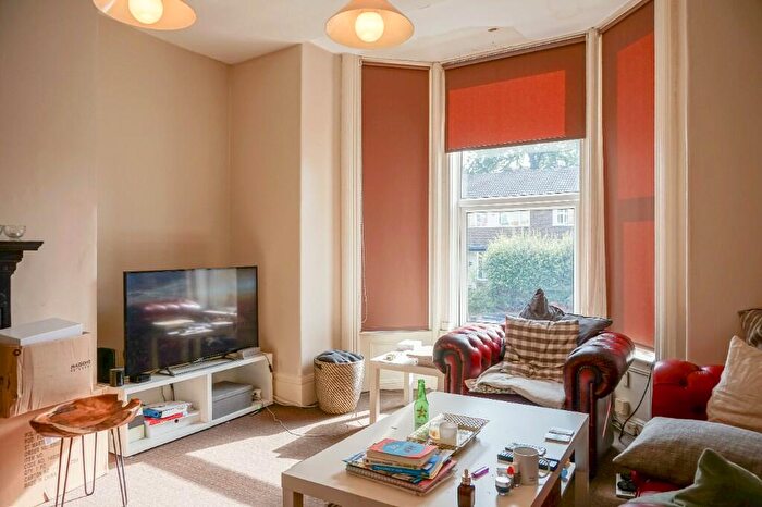 1 Bedroom Flat To Rent In Woodland Lane, Leeds, West Yorkshire, LS7