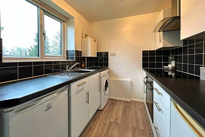 1 Bedroom Flat For Sale In Redan Gardens, Aldershot, Hampshire, GU12