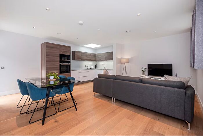 2 Bedroom Flat To Rent In Patcham Terrace, London, SW8