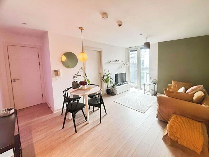 2 Bedroom Apartment To Rent In Spectrum, Blackfriars Road, Salford, M3