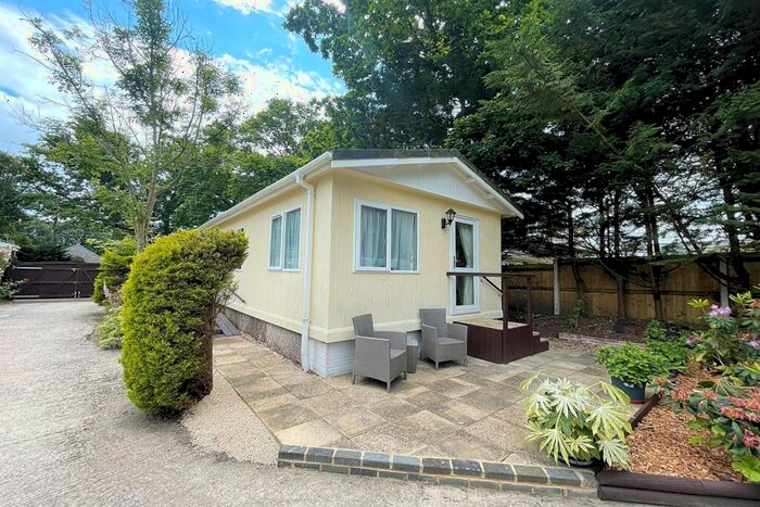 2 Bedroom House To Rent In Three Legged Cross, BH21