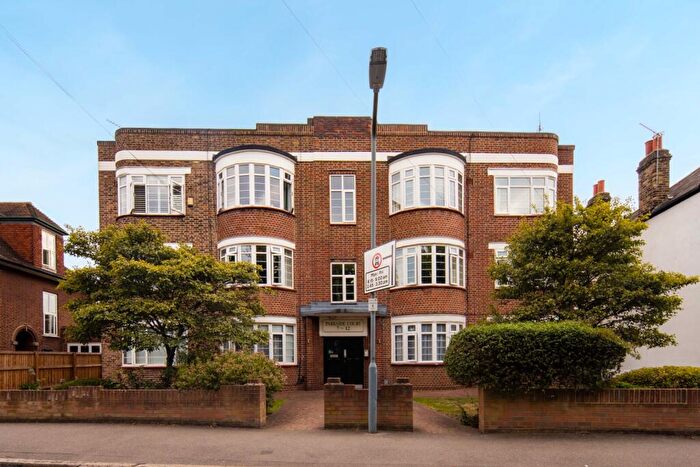 3 Bedroom Flat For Sale In Parkside Court, Wanstead Place, London, E11