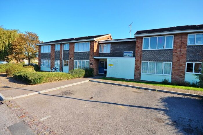 2 Bedroom Flat To Rent In Holloway Crescent, Leaden Roding, Dunmow, CM6