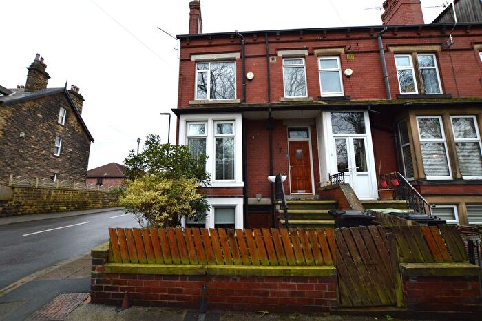 2 Bedroom End Of Terrace House To Rent In Warrels Grove, Leeds, LS13