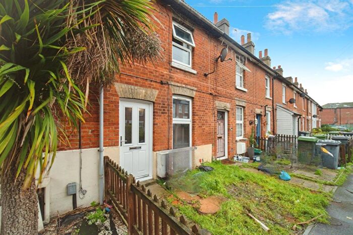 2 Bedroom Terraced House For Sale In Flaxfield Road, Basingstoke, RG21