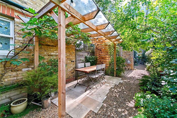1 Bedroom Flat For Sale In Chilton Road, Kew, Surrey, TW9