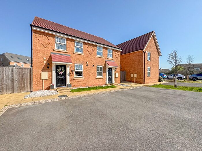 3 Bedroom Semi-Detached House For Sale In Ullswater Drive, Hullbridge, SS5