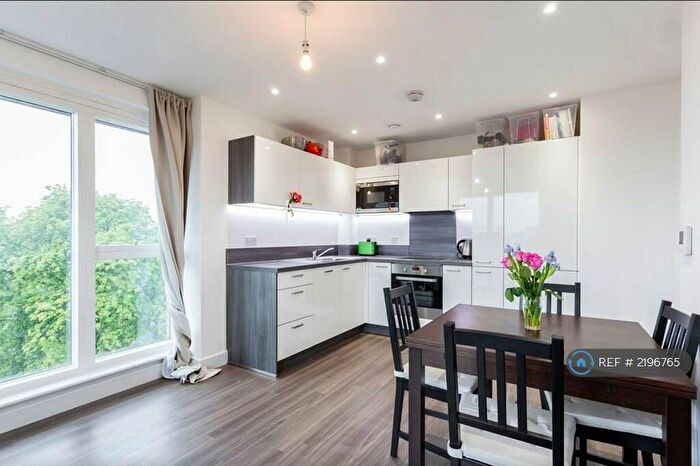 2 Bedroom Flat To Rent In Adenmore Road, London, SE6