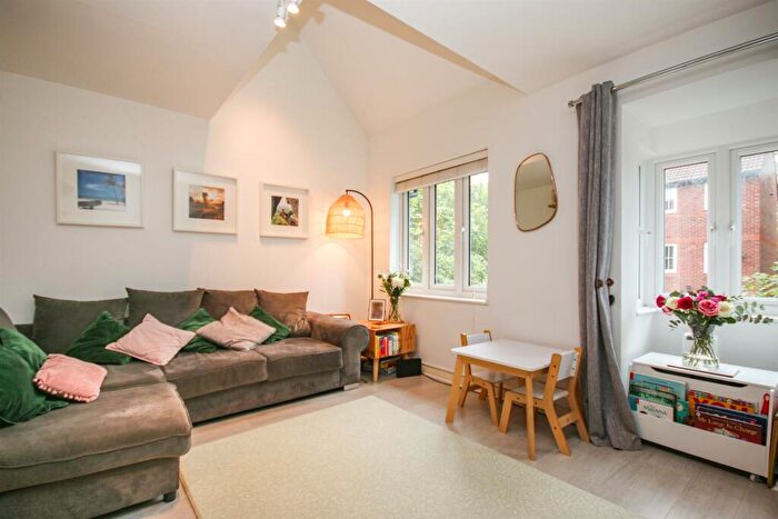 2 Bedroom Flat To Rent In Bunning Way, N7