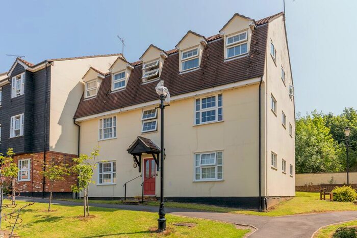 1 Bedroom Flat To Rent In Red Lion Court, Bishops Stortford, Herts, CM23