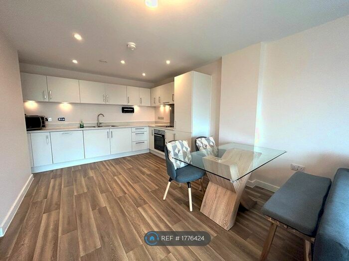 2 Bedroom Flat To Rent In Washington Apartments, Birmingham, B15