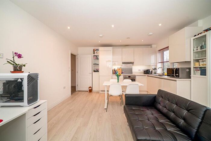 2 Bedroom Apartment For Sale In Roland Street, St. Albans, AL1