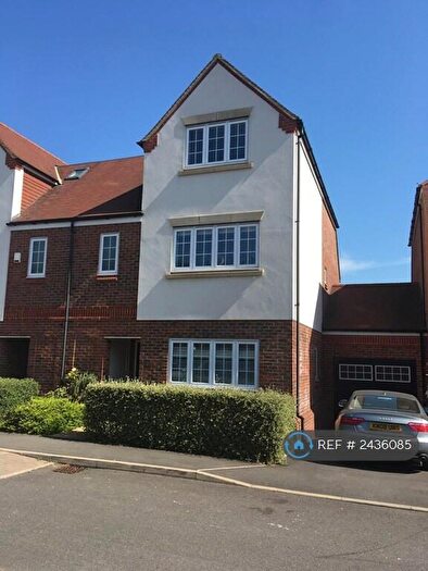4 Bedroom Semi-Detached House To Rent In Mortimer Crescent, Kings Park, St. Albans, AL3